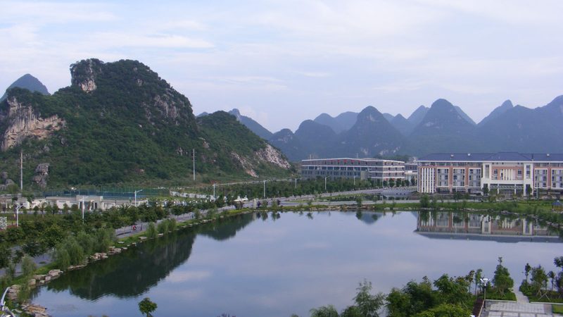PCB打样样板制作周期：加急服务价格揭秘